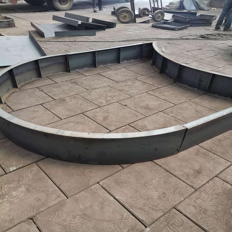1608079826420096.jpg 拱形護坡模具